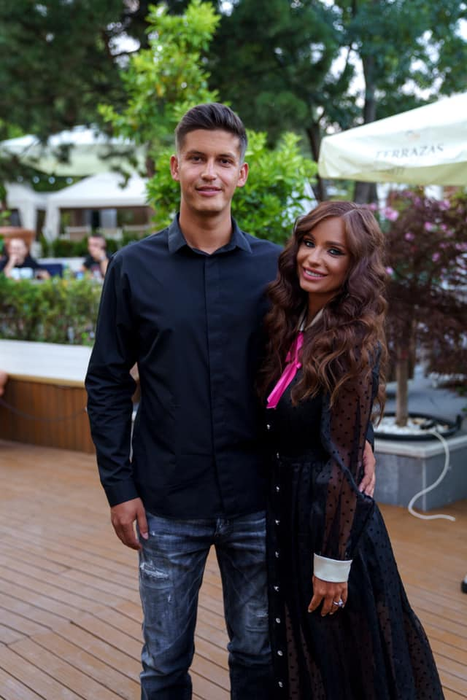 Mihnea Năstase şi Corina Corolevschi au nunta programată în august (sursa foto: facebook)