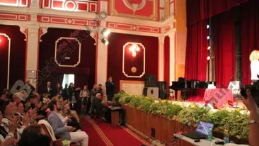 Andreea Marin se afisează din ce in ce mai mult cu doctorul turc! Zâna îşi petrece noaptea cu el, la Bistriţa