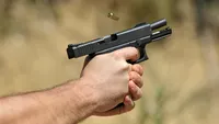 Galați: Un individ periculos care a tras cu pistolul în plină stradă și a împușcat un om, prins