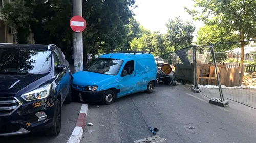 Alertă în București! Tânărul, care a protestat că se aruncă în Dâmbovița după ce a făcut accident, a fost reținut