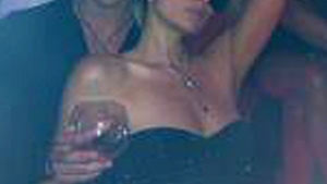 Paris Hilton se iubeste cu un manechin de 20 de ani!
