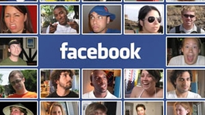 Si-a dat mama in judecata pentru ca i-a folosit contul de Facebook!