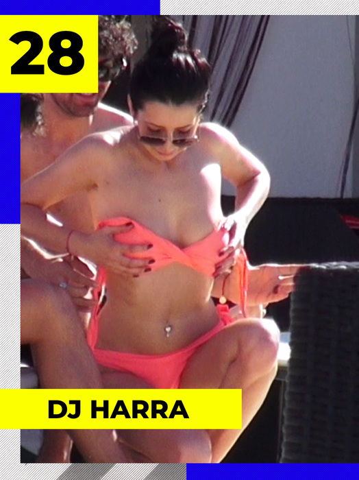 Parada bombelor sexy fără sutien. Divele din România și-au dezgolit nurii pentru bronzul perfect, sub privirile pofticioase ale bărbaților de pe plajă!