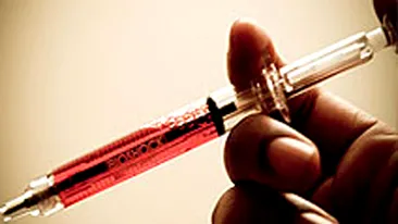 Vroia sa o violeze si sa o intepe cu o seringa plina cu sange