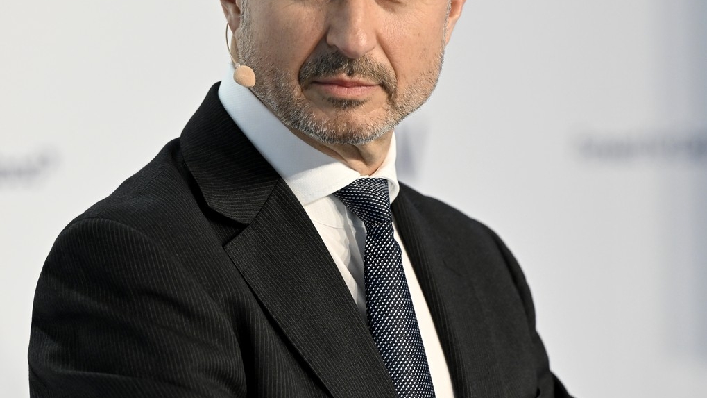 Avertismentul şefului OMV despre o posibilă criză de combustibil: „Conduceți mai puțin și mai încet”