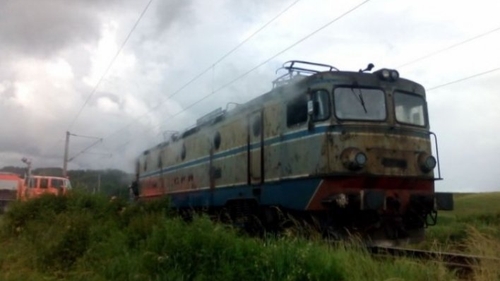 Incident feroviar în Dolj. 50 de oameni se aflau în tren, pompierii au intervenit