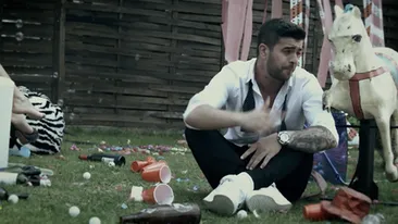 Cea mai enigmatica piele de artist din Romania! Cine a ajuns sa isi tatuaze o femeie care emana placere langa un mesaj ciudat!