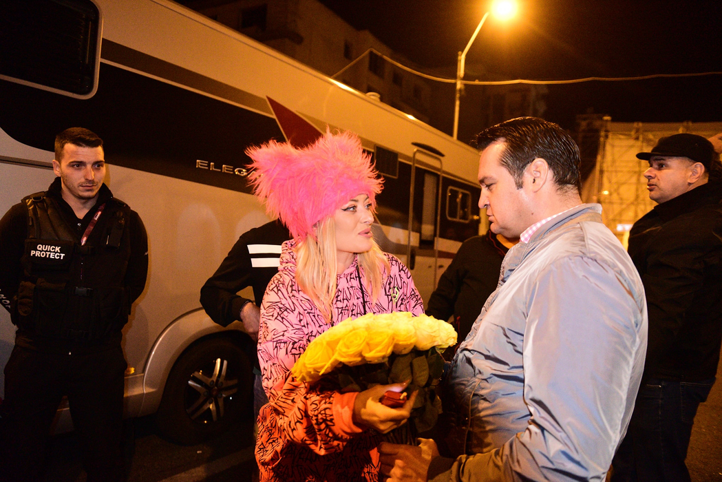 Irina Rimes, gafa anului pe scenă! Vedeta Pro TV a rămas cu „rușinica” la vedere la Festivalul Castanelor 2019