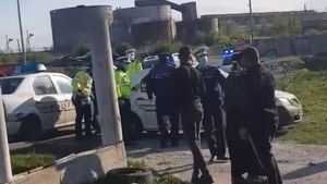 Scene uluitoare în Bărbulești! Un bărbat aflat la volan nu a oprit la semnalul polițiștilor. Oamenii legii au scos pistoalele din dotare