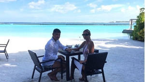 A fugit departe de scandalul cu fiica lui, Ioana. Cristian Boureanu, romantic cu iubita în Maldive! În ce lux a cufundat-o pe Laura Dincă!