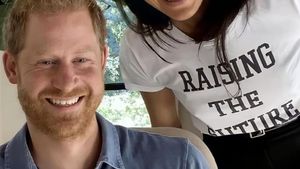 Un celebru prezentator TV a dezvăluit detalii intime despre prințul Harry ”A continuat să-și scoată cămașa”