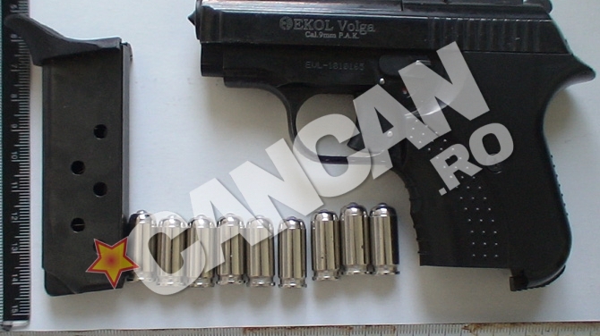 S-a trezit cu un pistol si cu 39 de cartuse in cutia postala!