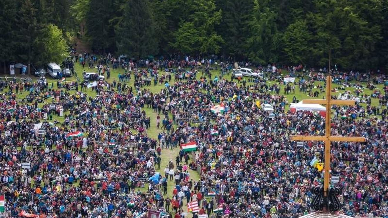 Papa Francisc, așteptat în ploaie de peste 40.000 de pelerini! Vizită la Șumuleu Ciuc