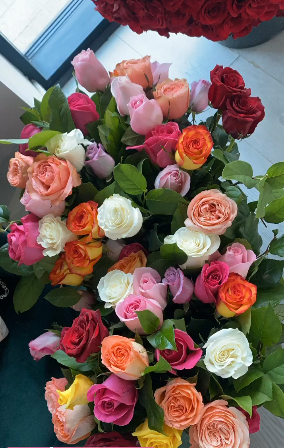 Florile, de ziua ei, au curs gârlă
