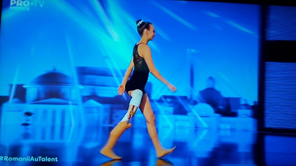 Românii au talent, sezonul 9. O gimnastă cu proteză la piciorul drept i-a cutremurat pe jurații show-ului de la Pro TV.