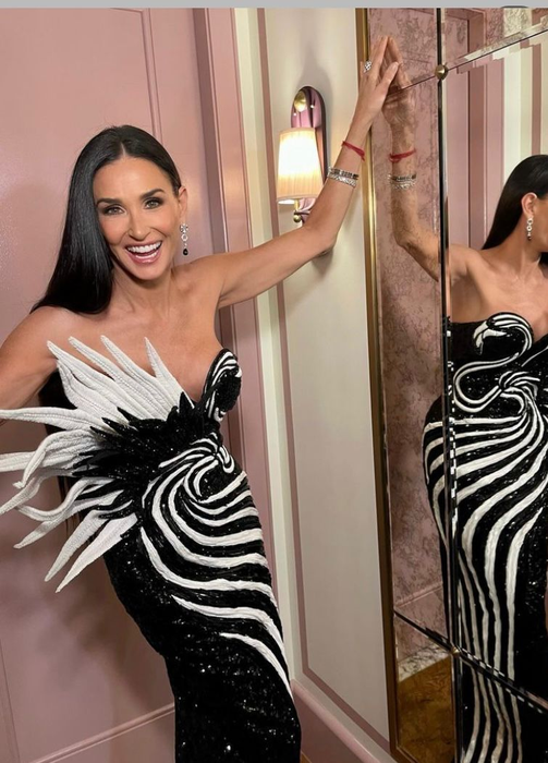 Demi Moore, apariție incendiară la evenimentul Dolce&Gabanna din Milano. La 61 de ani, actrița a tras toate privirile într-o rochie complet transparentă