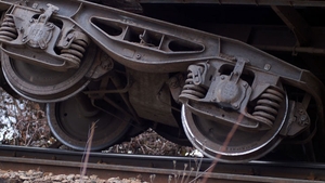 Un tren de călători A DERAIAT după ce a fost lovit de o betonieră! Garnitura circula pe ruta Bucureşti- Constanţa