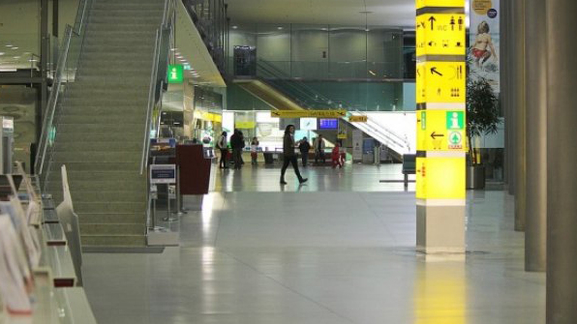 Aeroportul Charles de Gaulle din PARIS, evacuat de urgenţă!