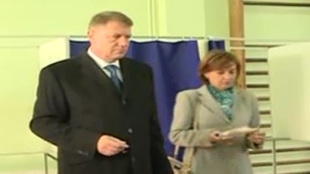 Klaus Iohannis A VOTAT la Sibiu! “Am fost la biserica inainte de vot!”