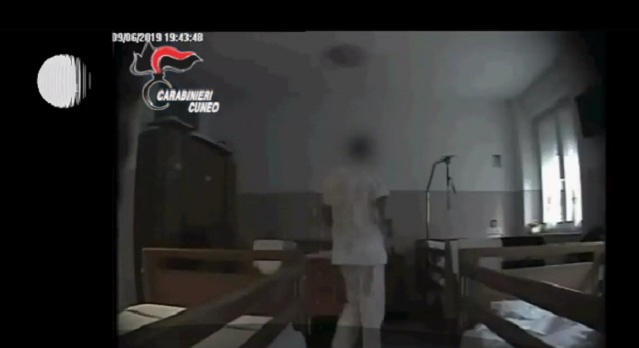 Ce făceau două românce în Italia cu bătrânii pe care îi îngrijeau. Atenție, imagini halucinante
