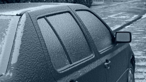 Meteorologii au anunţat un FENOMEN rar: PLOAIE ÎNGHEŢATĂ. La munte este risc major de avalanşă
