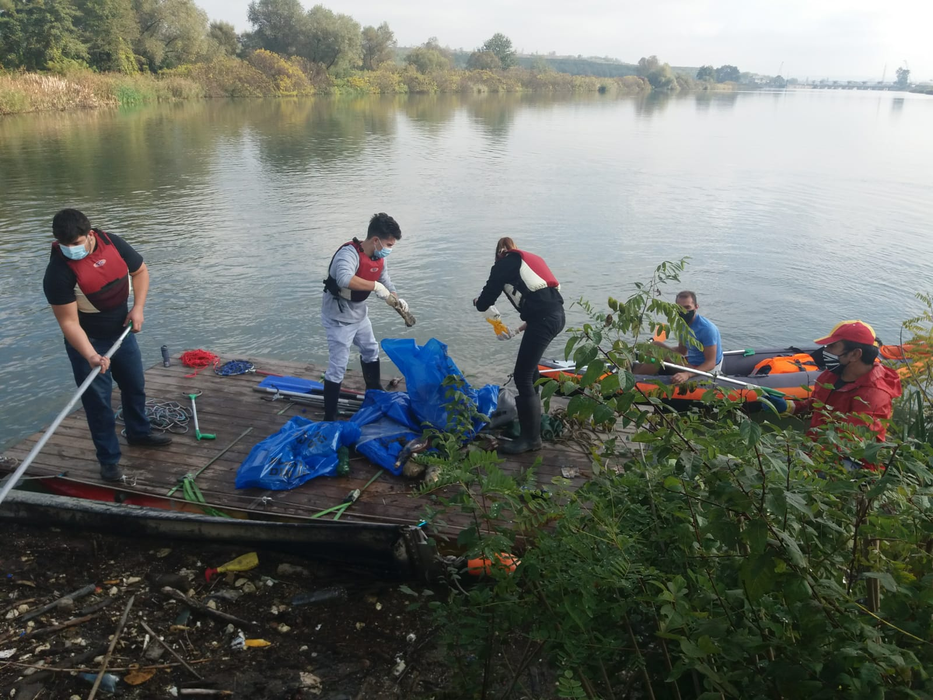 Poluarea cu plastic pe Jiu este mai intensă toamna