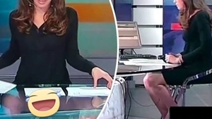 UPS! O ştiristă celebră a comis-o! A uitat că e în faţa camerelor şi a arătat tot ce are sub rochie