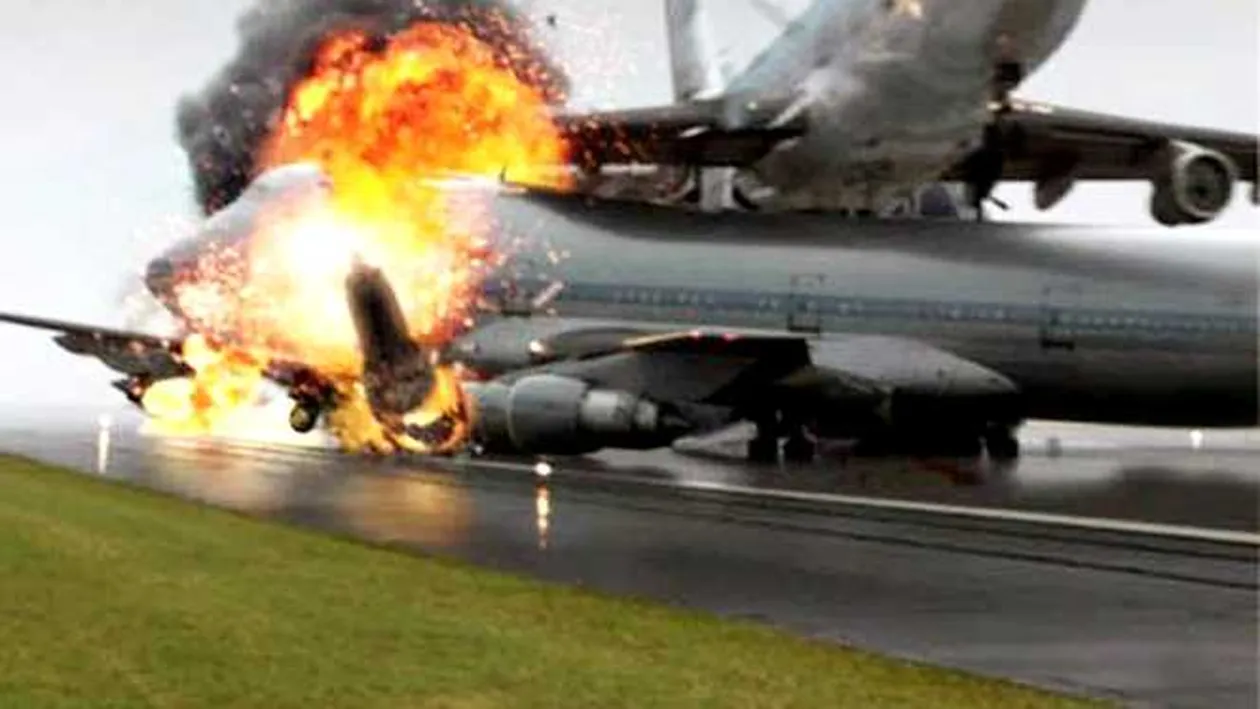 Două avioane s-au ciocnit în aer! Piloții sunt căutați de echipele de salvare