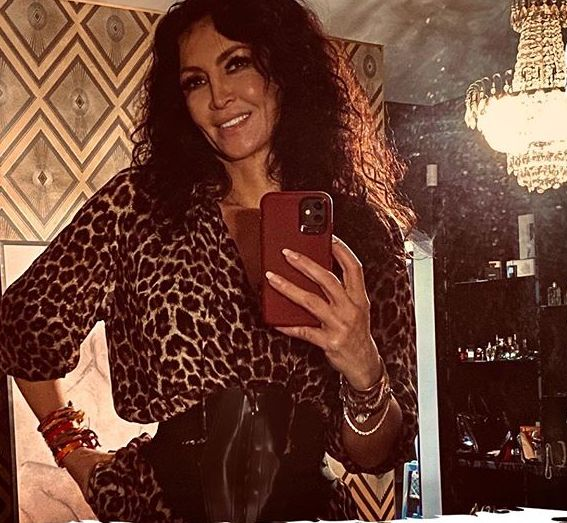 Mihaela Rădulescu, fără ruşine! S-a pozat aproape goală şi a urcat imaginea pe internet: „Perfecţiune”