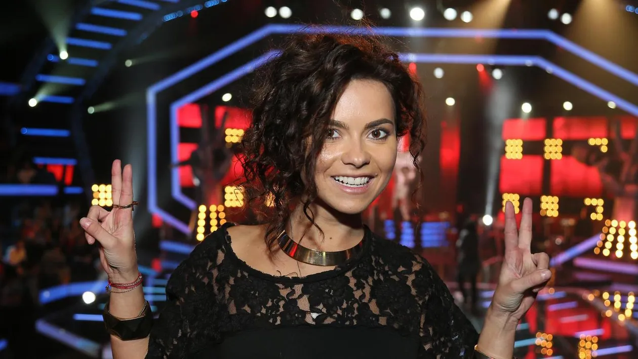 FOTOGRAFIILE pentru care Inna ar fi facut orice ca sa le dea pierdute! S-a pozat alaturi de un barbat aproape gol!