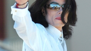 Fanii romani il omagiaza pe Michael Jackson in Parcul Herastrau din Capitala