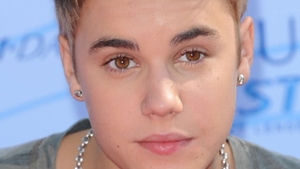 "Justin Bieber mi-a furat banii ca sa-si mareasca penisul si Usher m-a sodomizat cu artificii" Scandalul care i-ar putea costa cariera pe cei doi artisti! Vezi cine ii acuza!
