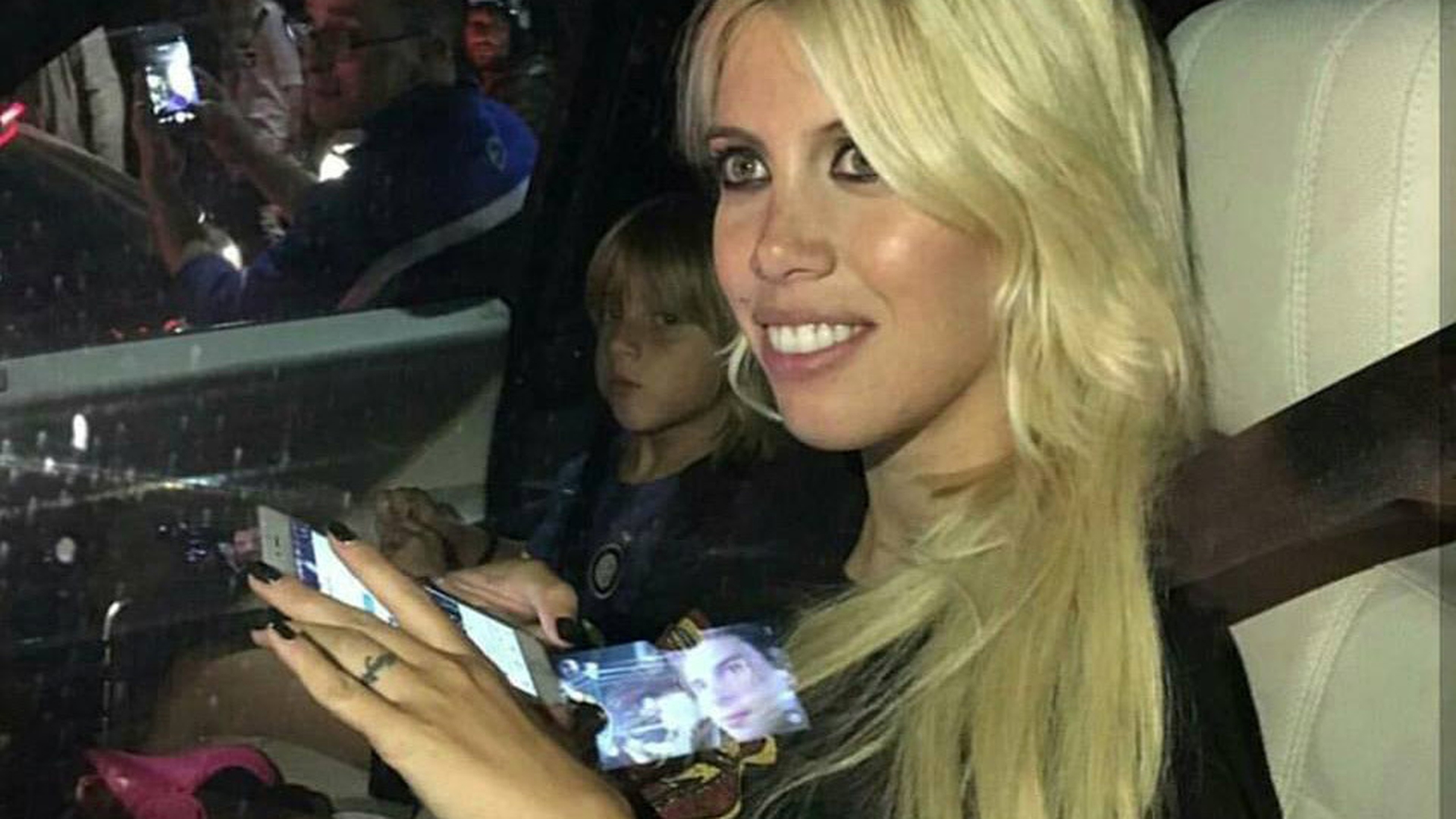 Este „rivala” Anamariei Reghecampf, iar acum este gravidă! Cine este blonda super sexy
