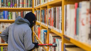 Caracal, din nou pe harta evenimentelor inedite. Librăria din oraș, jefuită. Ce au reușit să fure hoții
