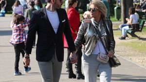 ‘’Prinţul” e hotărât! I-am filmat ţinându-se de mână în parc!