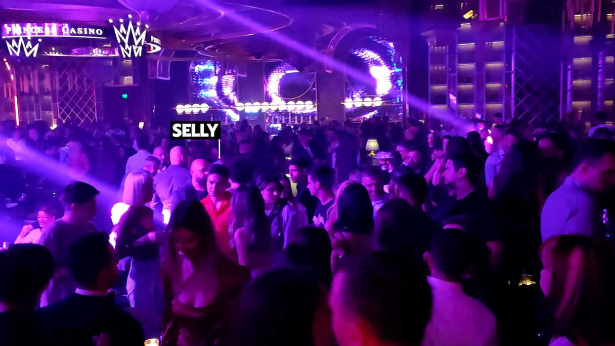 Selly a ieșit cu Smaranda și prietenii în Nuba (Foto: CANCAN.RO)