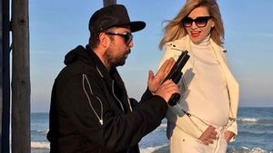 Soţia lui Tudor de la ”Fly Project”, în depresie după ce a născut: ”El a ţinut-o pe Ilinca în braţe fix de două ori şi nu mai mult de un minut”