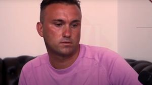 Făcea 700 de lei pe oră din videochat, dar vrea mai mult! Ținta: actor de filme pentru adulți! Cine este tânărul din Bacău