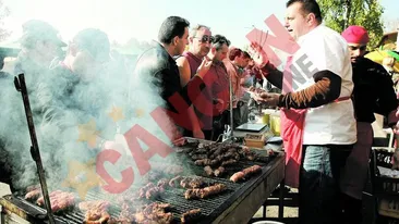 Unii cu distractia... ...altii cu munca