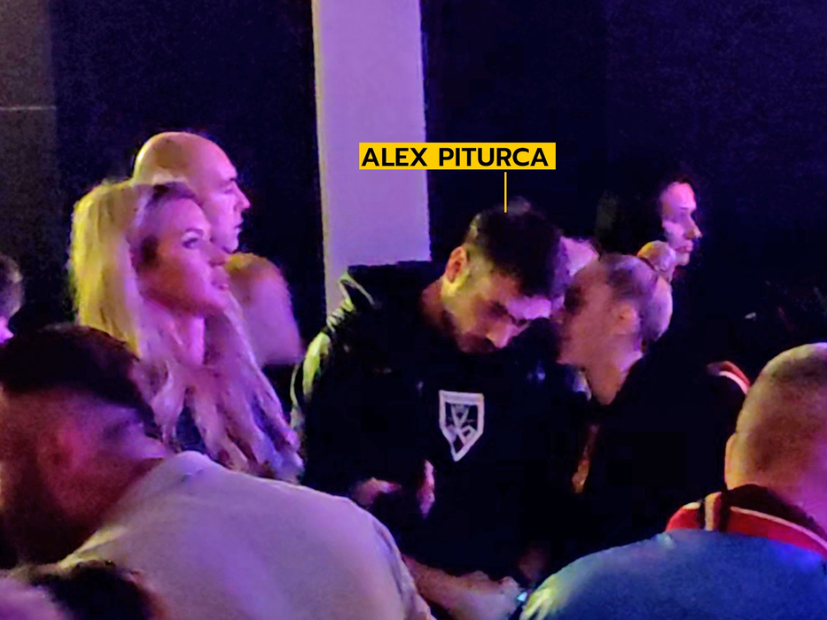 Alex Pițurcă a ”atacat” două sexy-blondine în club (Foto: CANCAN.RO)