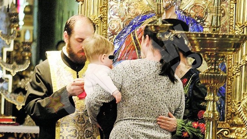 Printesa Lia a mers cu baiatul la Patriarhie! L-a dus la prima impartasanie