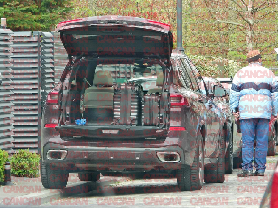 Hainele și acareturile Simonei Halep au fost transportate la Rahmaninov Residence cu un BMW X5 (SURSA FOTO: CANCAN.RO)