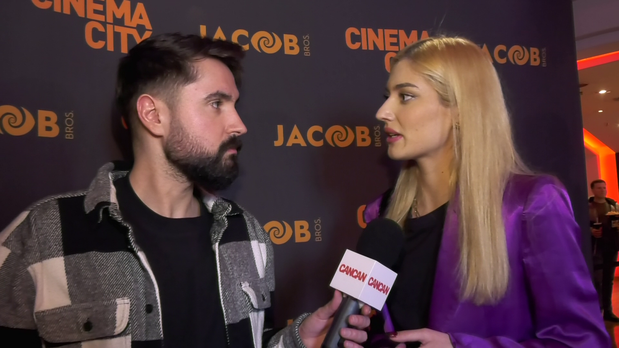 Andia: "Pe mine mă sensibilizează gesturile mici, adică apreciez orice cadou, pentru că sunt fată și nouă ne plac cadourile!" (Foto: captură video)