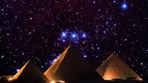 Pământul şi Universul se contopesc pe 21 decembrie! Planetele Mercur, Venus şi Saturn se aliniază perfect cu Piramidele din Giza