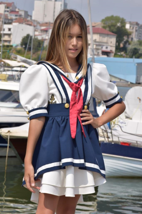Alexandra Mazăre a făcut furori la Ziua Marinei într-o ținută inspirată din uniformele marinarilor