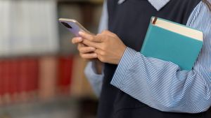 Țara din Europa care va interzice total folosirea telefoanelor mobile în școli. Ce spun autoritățile