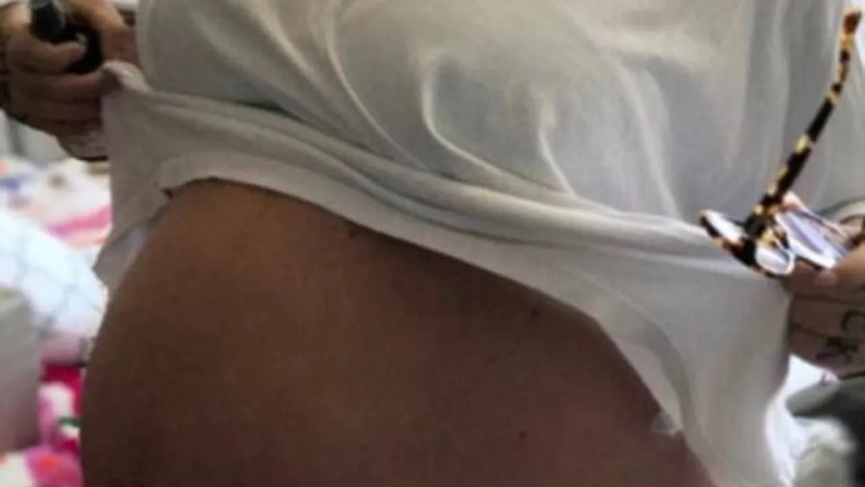 Doamne, ce burtica are! Ce vedeta mai are putin si aduce pe lume al treilea ei copil! Sarcina a transformat-o total