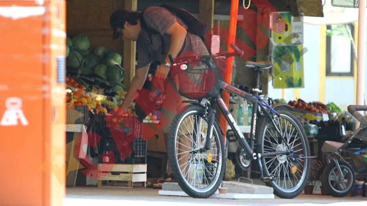 Adrian Cioroianu, la piata pe bicicleta