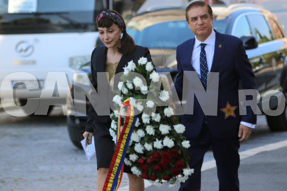 Prinţesa LIA şi prinţul PAUL au venit să-i aducă un ultim omagiu maestrului RADU BELIGAN!