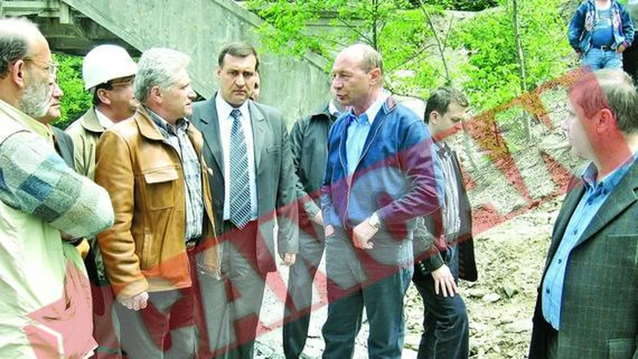 Presedintele a sfintit podul de la Lainici